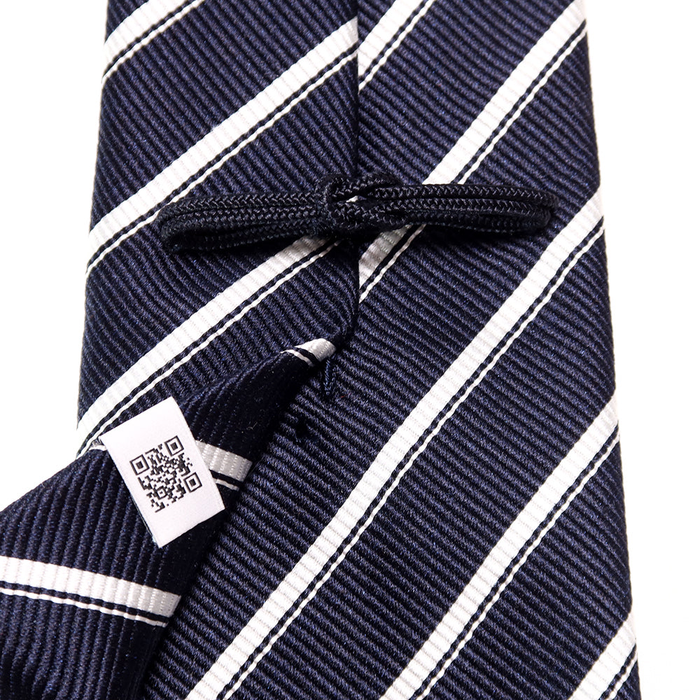 胸元に纏う整然美|刻々 - ストライプ01|KOKKOKU STRIPE 01 シグネチャーライン ハンドメイドトレピエゲ 超高密度レップ織り ストライプ ネクタイ 杢ネイビーxホワイト