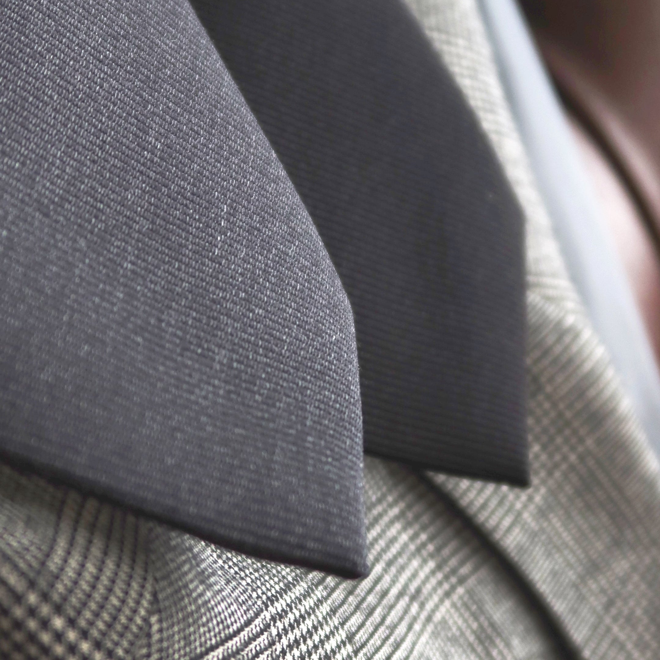 色についてのお話。刻々無地、杢チャコール