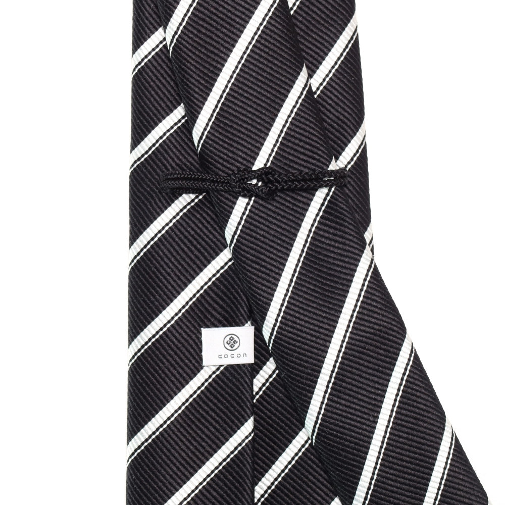 究極の定番｜刻々 - ストライプ01｜KOKKOKU STRIPE 01 シグネチャーライン ハンドメイドセッテピエゲ 超高密度レップ織り ストライプ ネクタイ ブラック（レベル7）xホワイト
