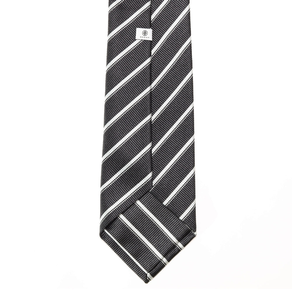 刻々 - ストライプ01｜KOKKOKU STRIPE 01 ハンドメイドトレピエゲ ストライプ ネクタイ 杢チャコールグレーxホワイト
